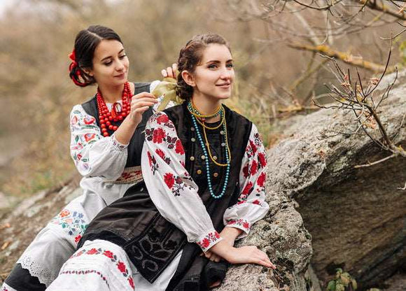 girls in ukrainian national clothes card
